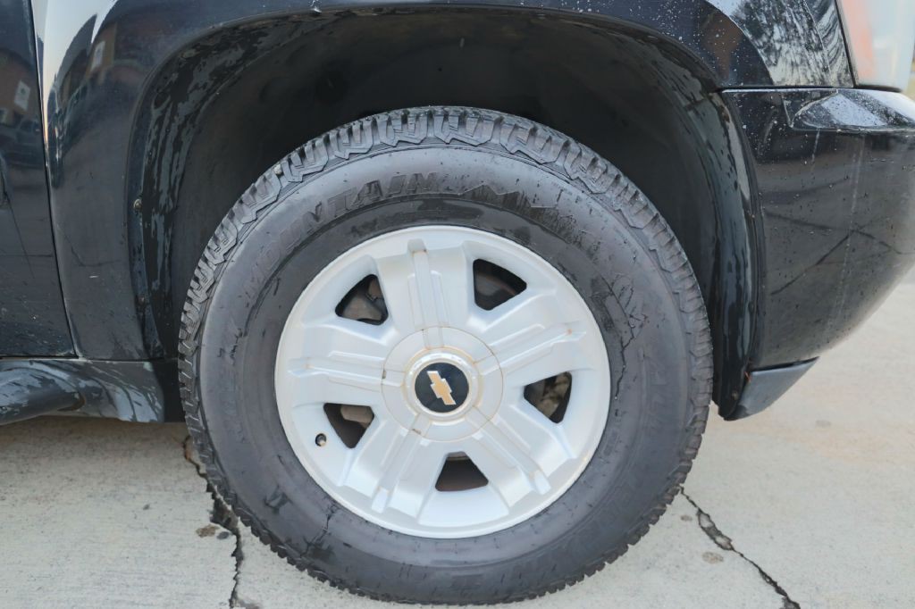 2008 Chevrolet Suburban Image 11