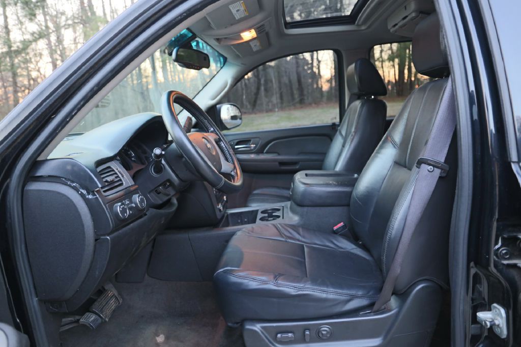 2008 Chevrolet Suburban Image 12