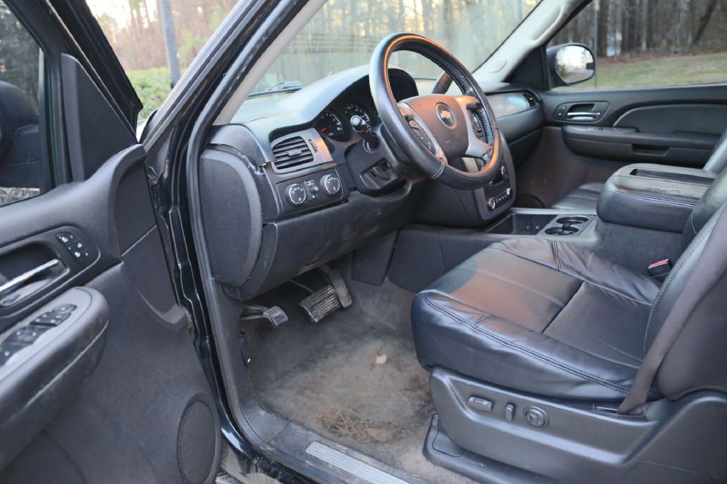 2008 Chevrolet Suburban Image 13