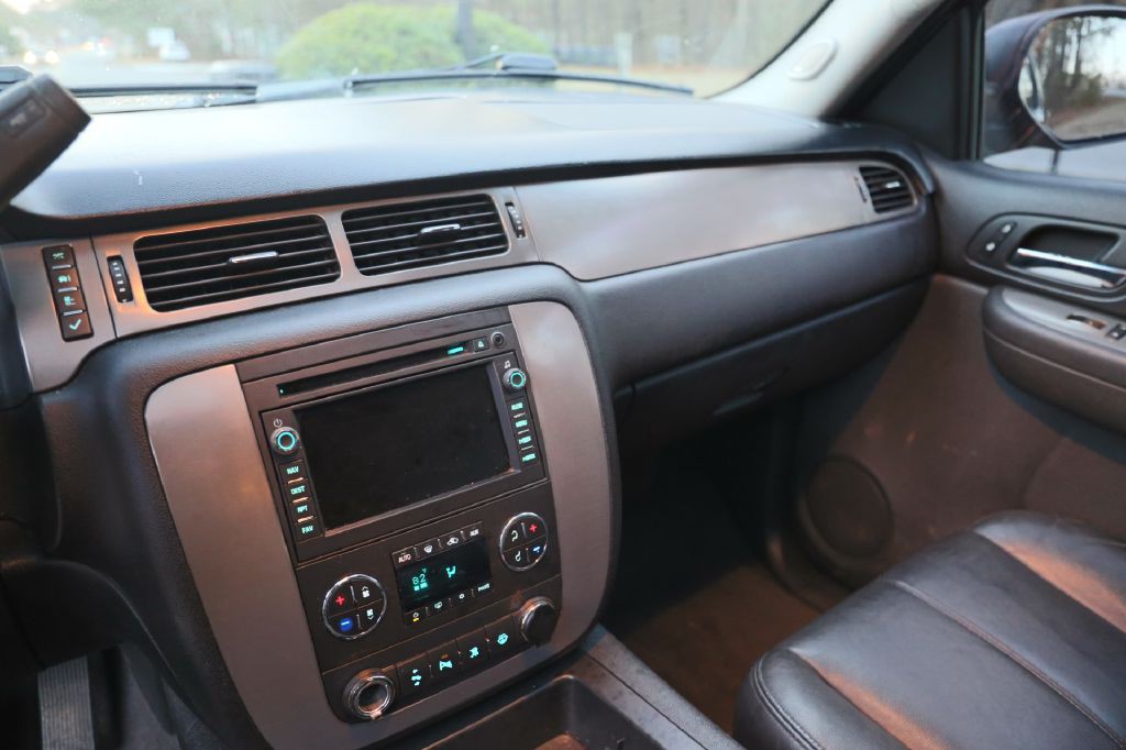 2008 Chevrolet Suburban Image 14