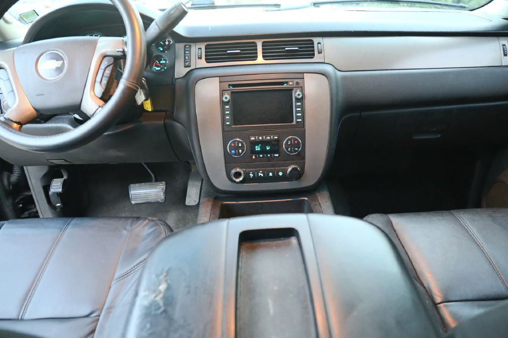 2008 Chevrolet Suburban Image 15
