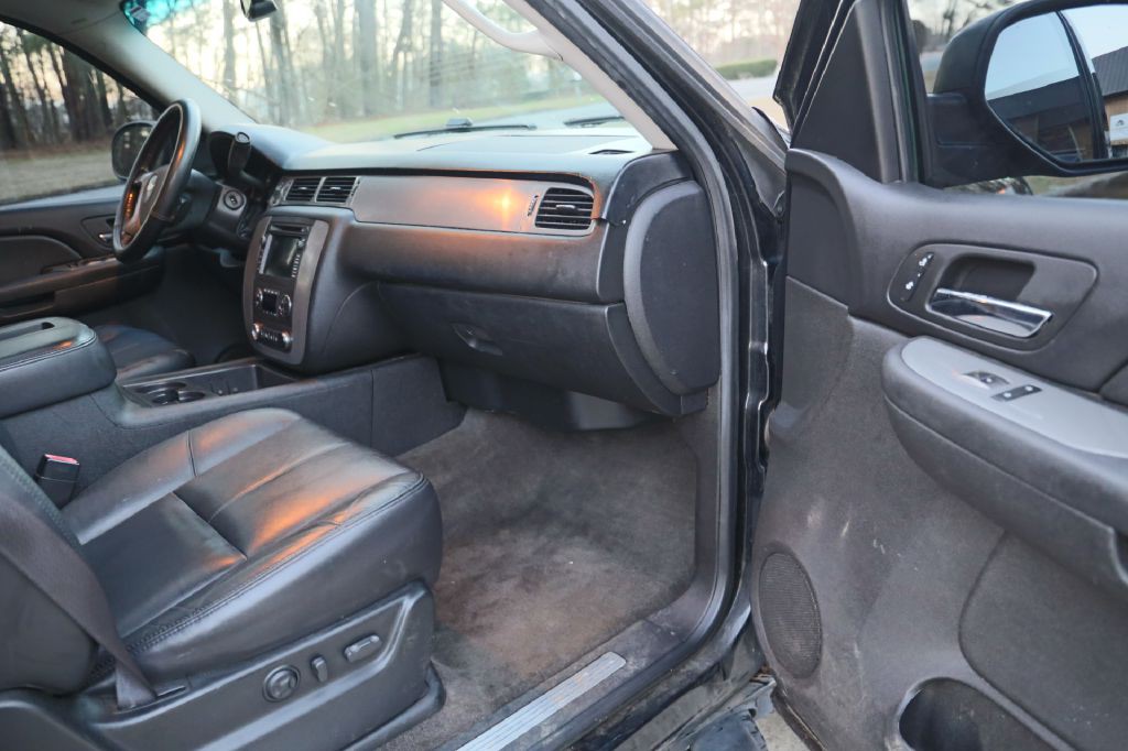 2008 Chevrolet Suburban Image 21