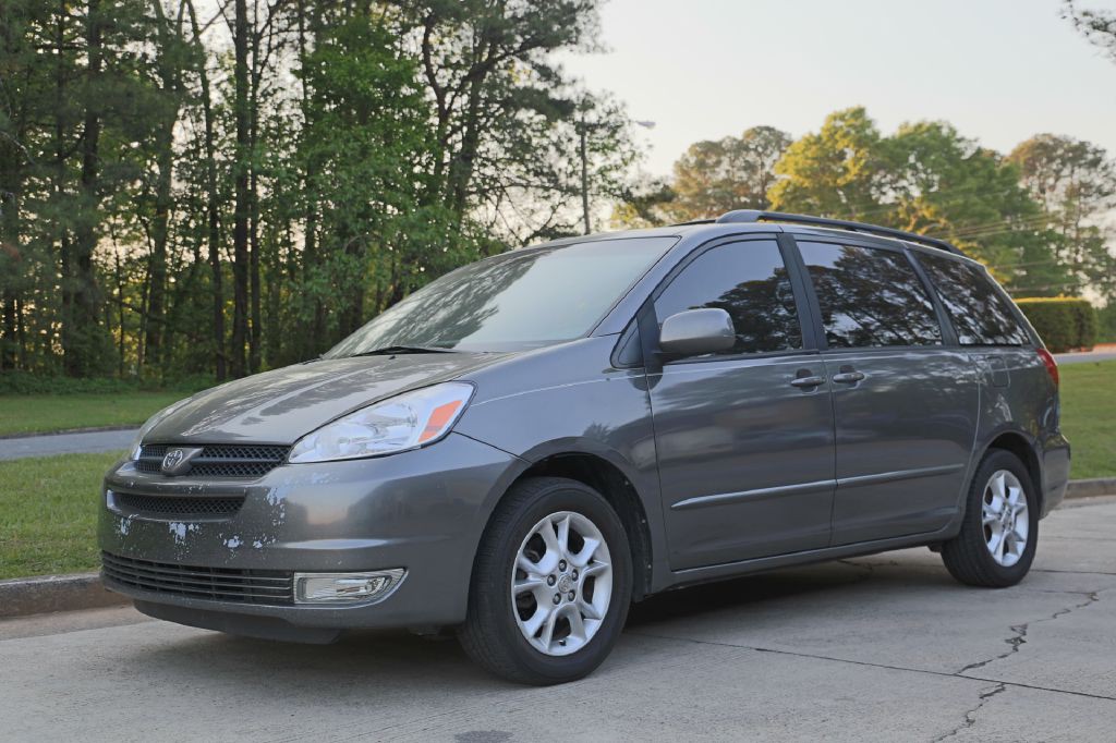 2004 Toyota Sienna Image 1