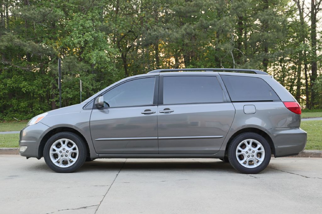 2004 Toyota Sienna Image 2