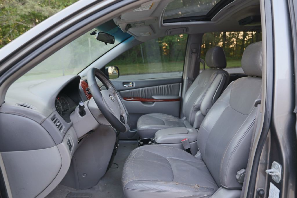 2004 Toyota Sienna Image 9