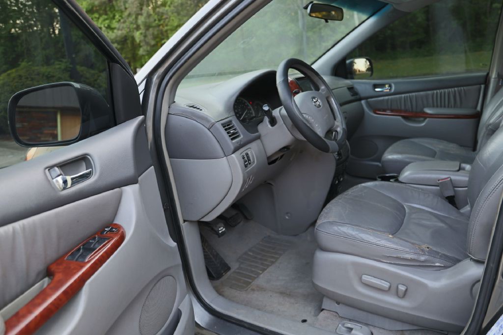 2004 Toyota Sienna Image 10
