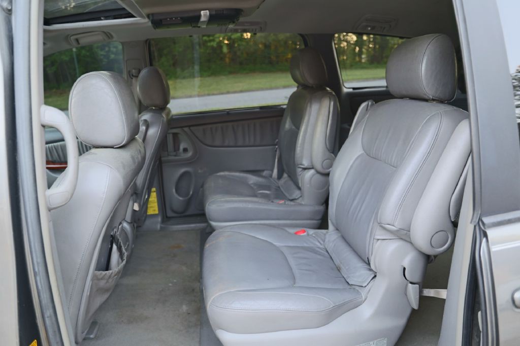 2004 Toyota Sienna Image 12