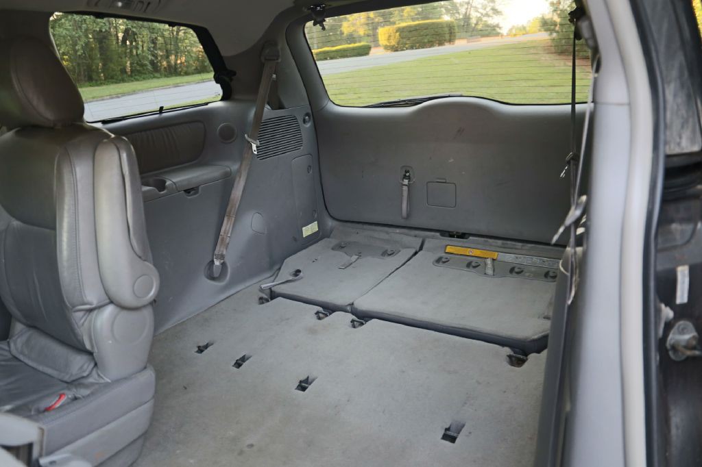 2004 Toyota Sienna Image 13