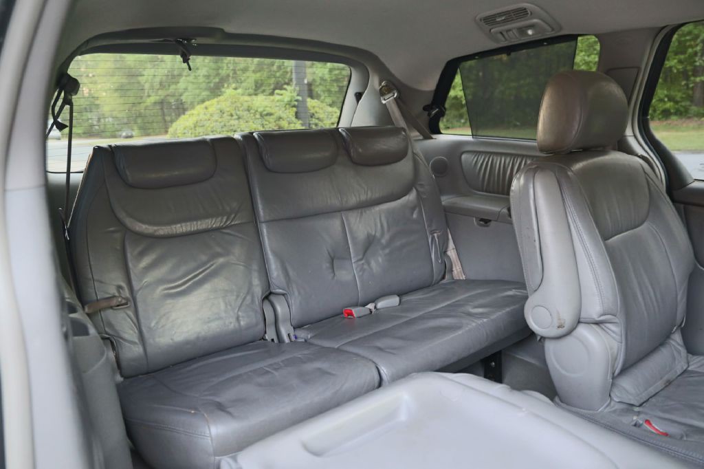 2004 Toyota Sienna Image 15