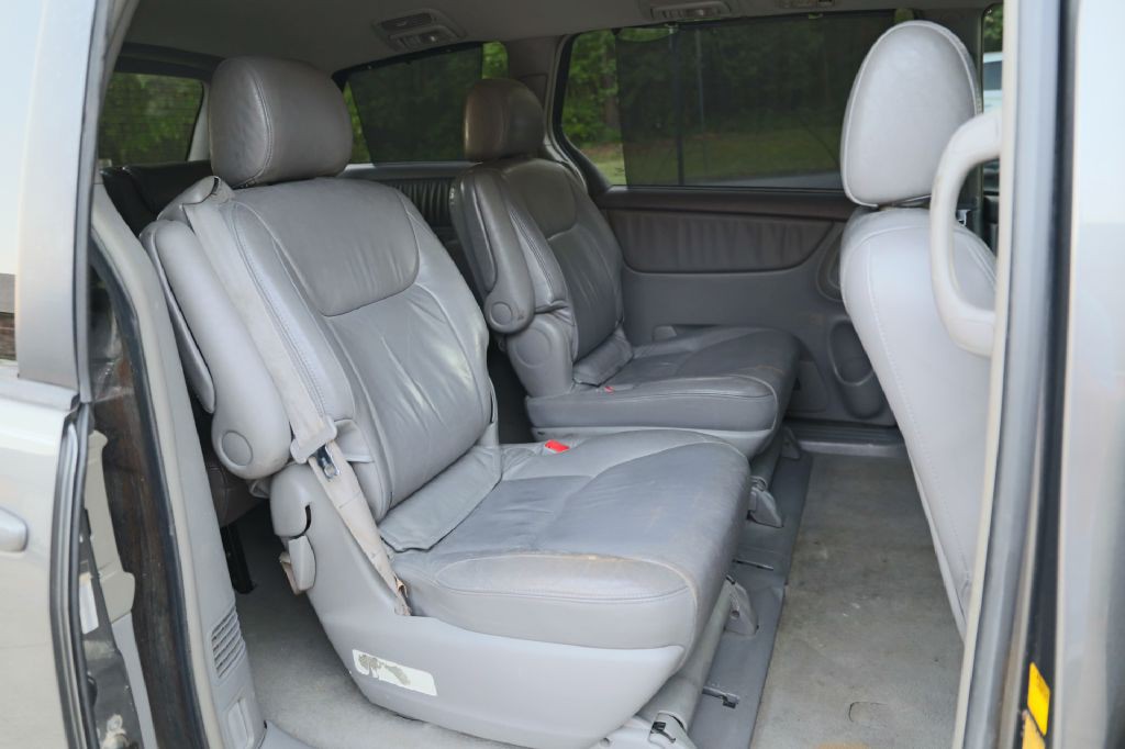 2004 Toyota Sienna Image 16
