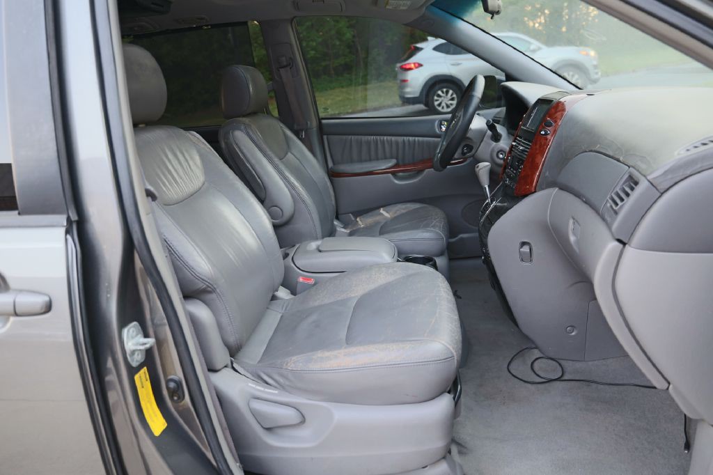 2004 Toyota Sienna Image 17