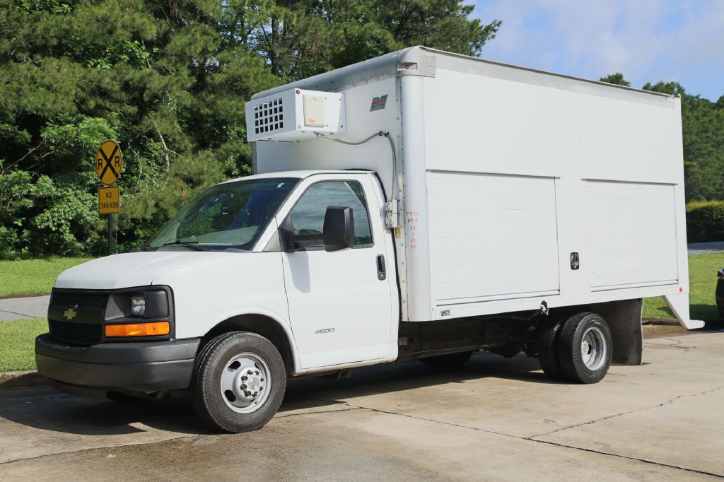 2015 Chevrolet Express Image 1