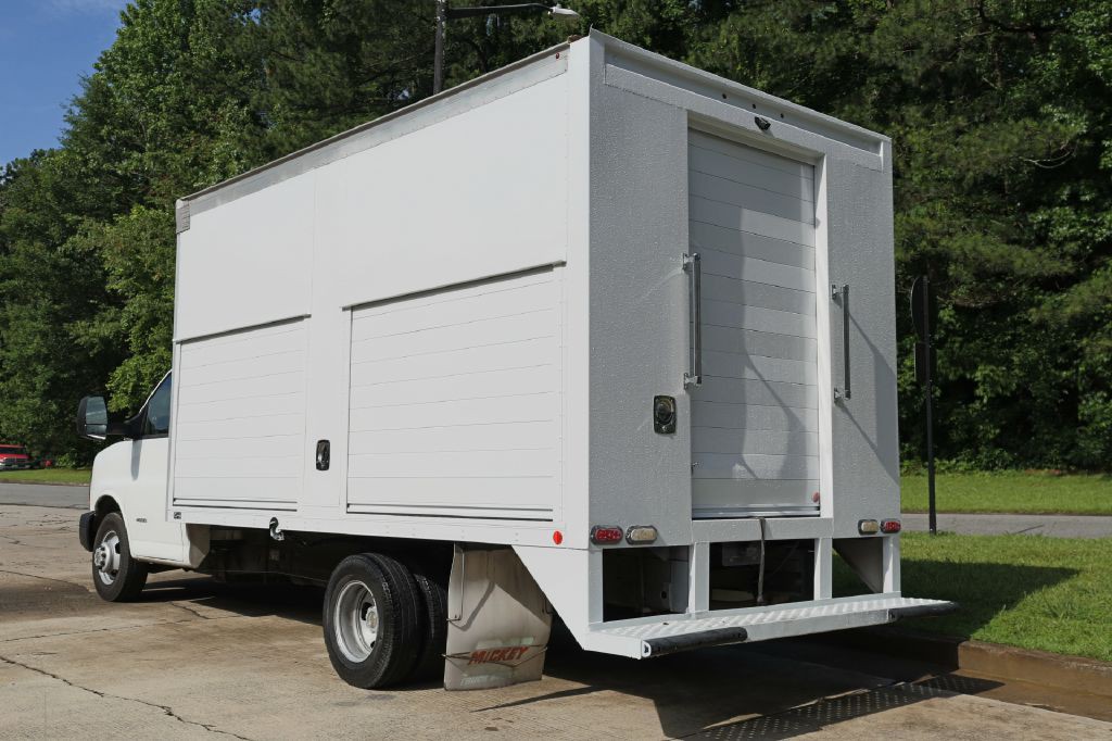 2015 Chevrolet Express Image 3