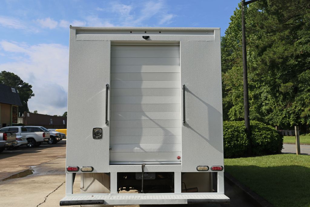2015 Chevrolet Express Image 4