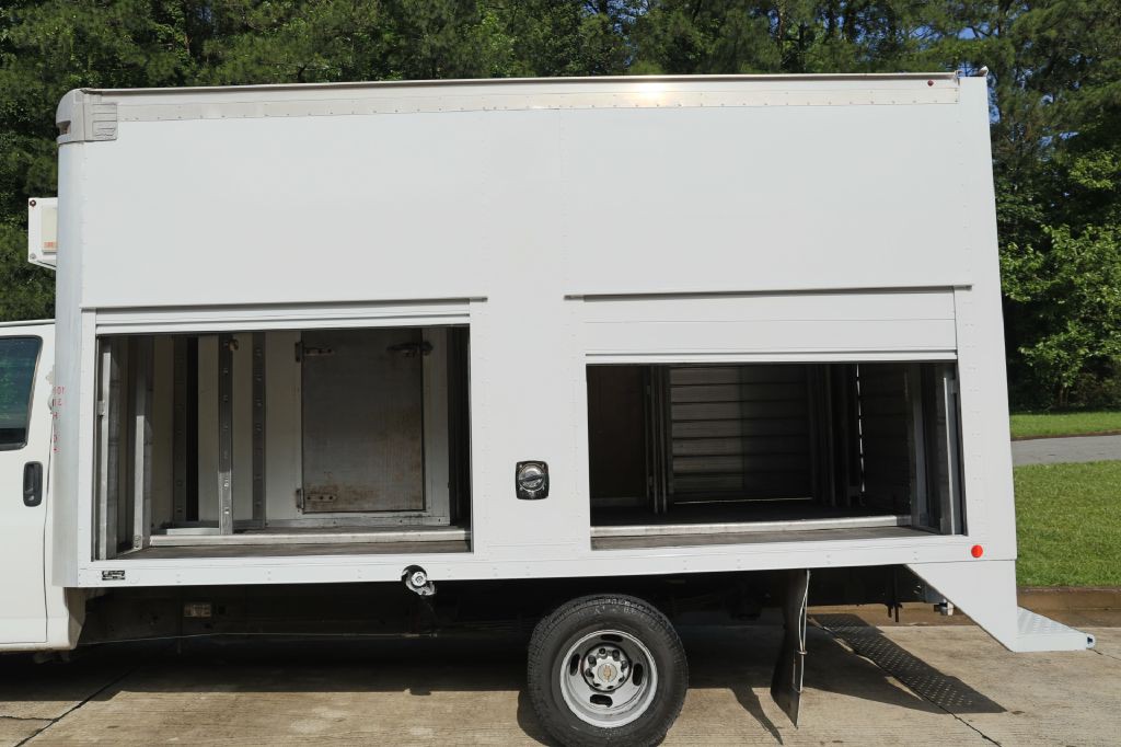 2015 Chevrolet Express Image 6