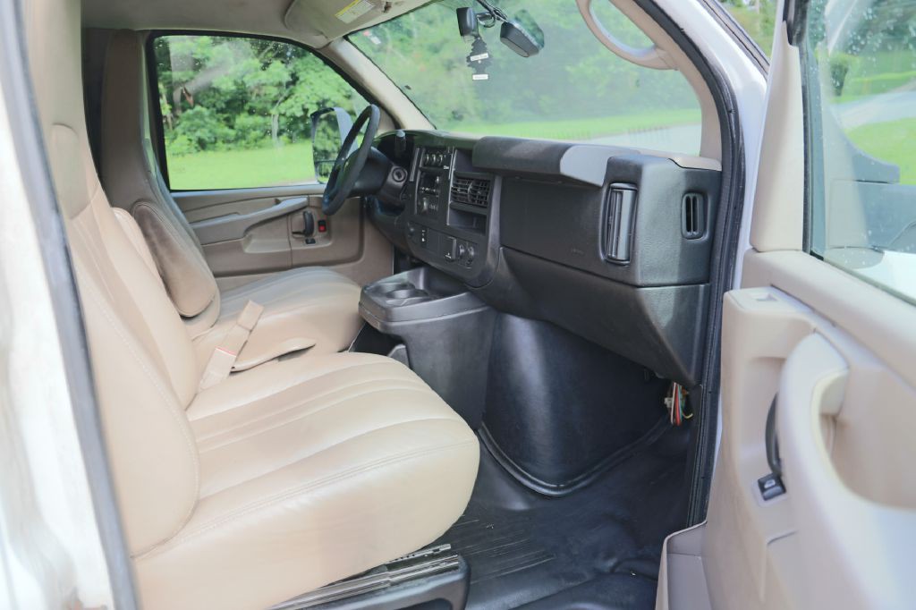 2015 Chevrolet Express Image 13