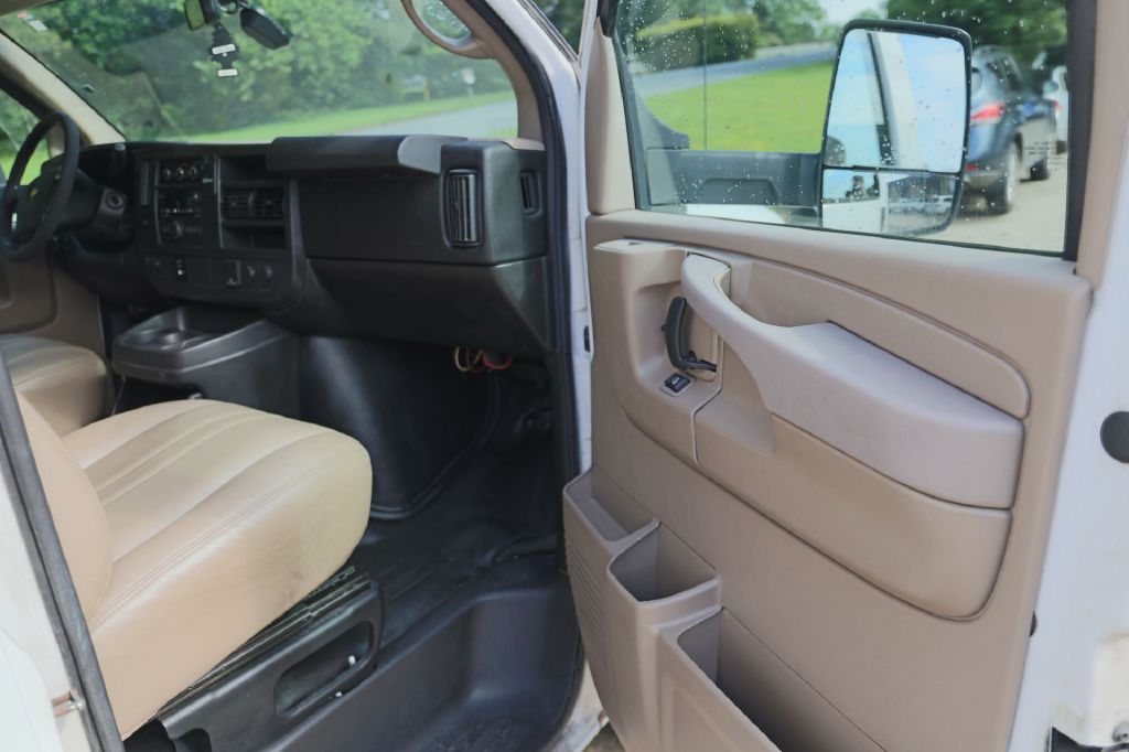2015 Chevrolet Express Image 14