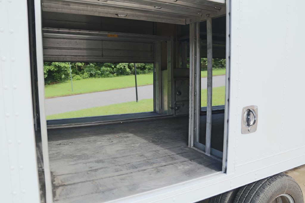 2015 Chevrolet Express Image 15