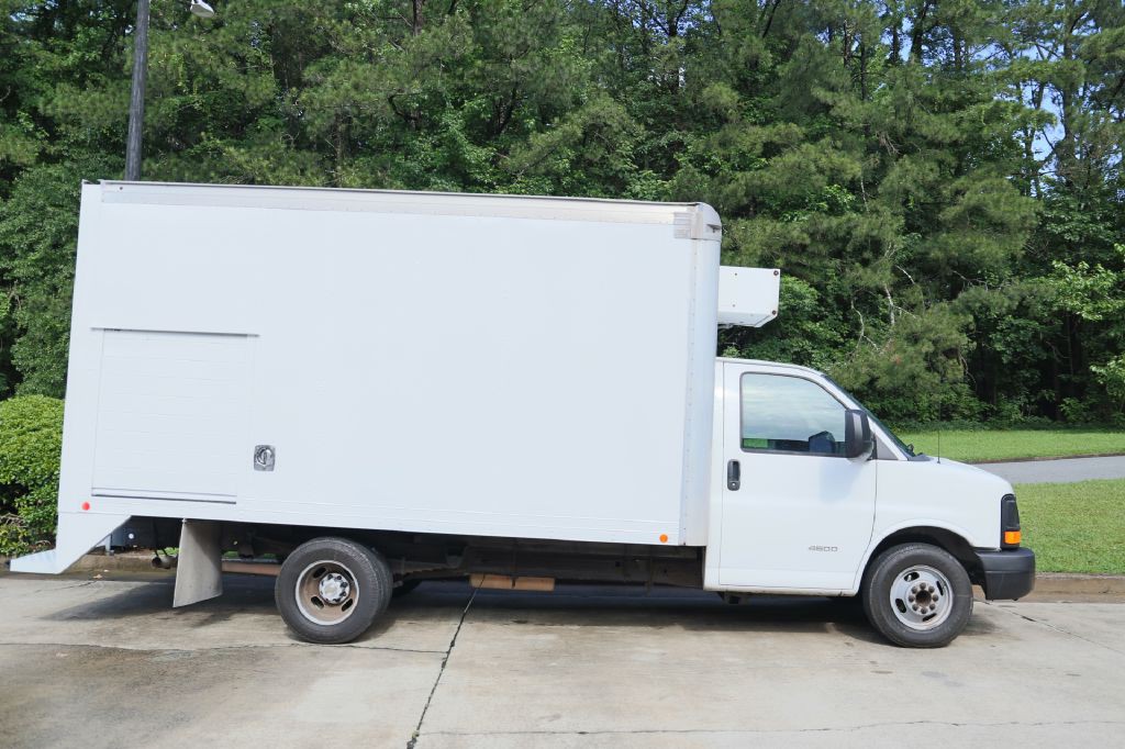 2015 Chevrolet Express Image 8