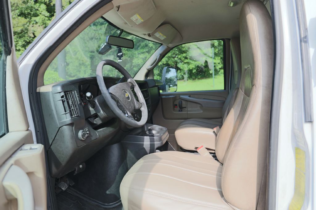 2015 Chevrolet Express Image 10