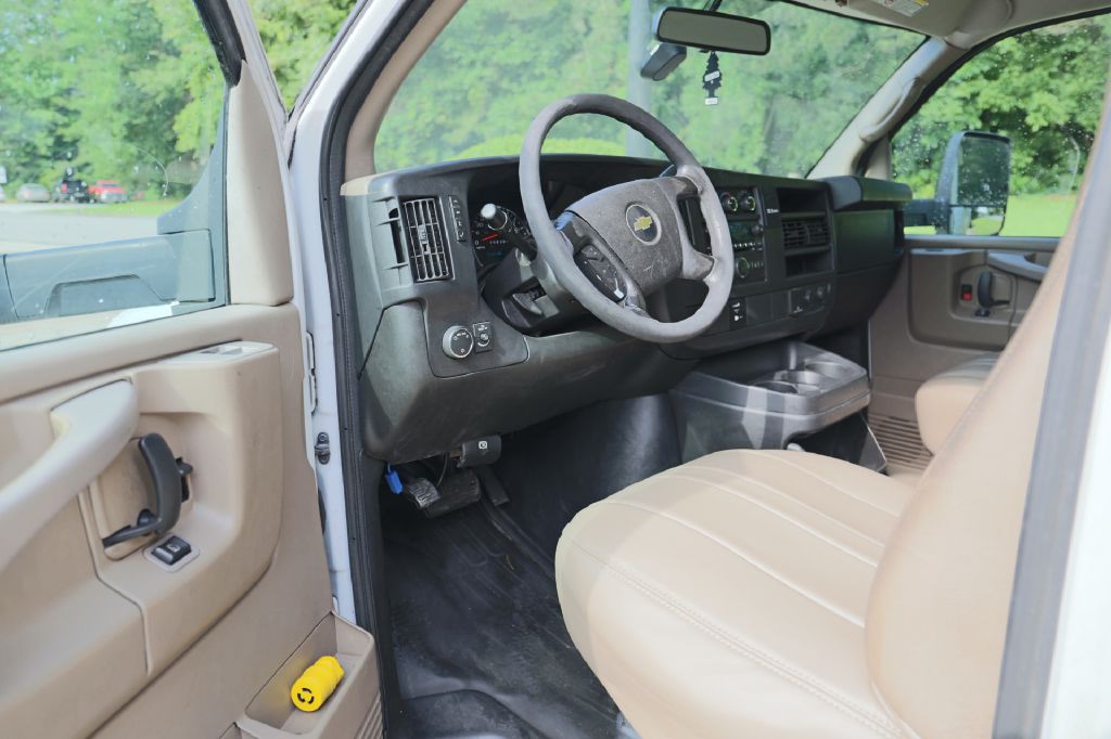 2015 Chevrolet Express Image 11