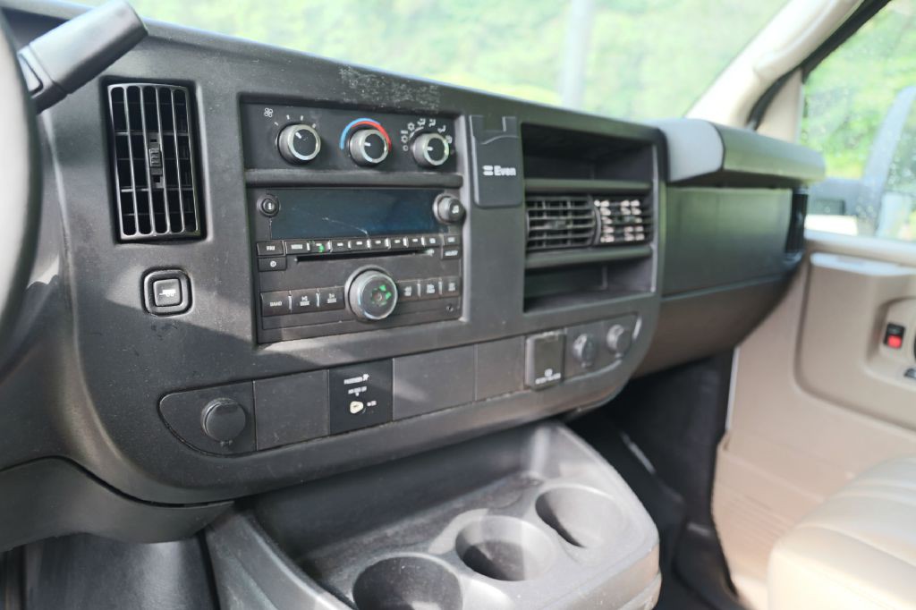 2015 Chevrolet Express Image 12