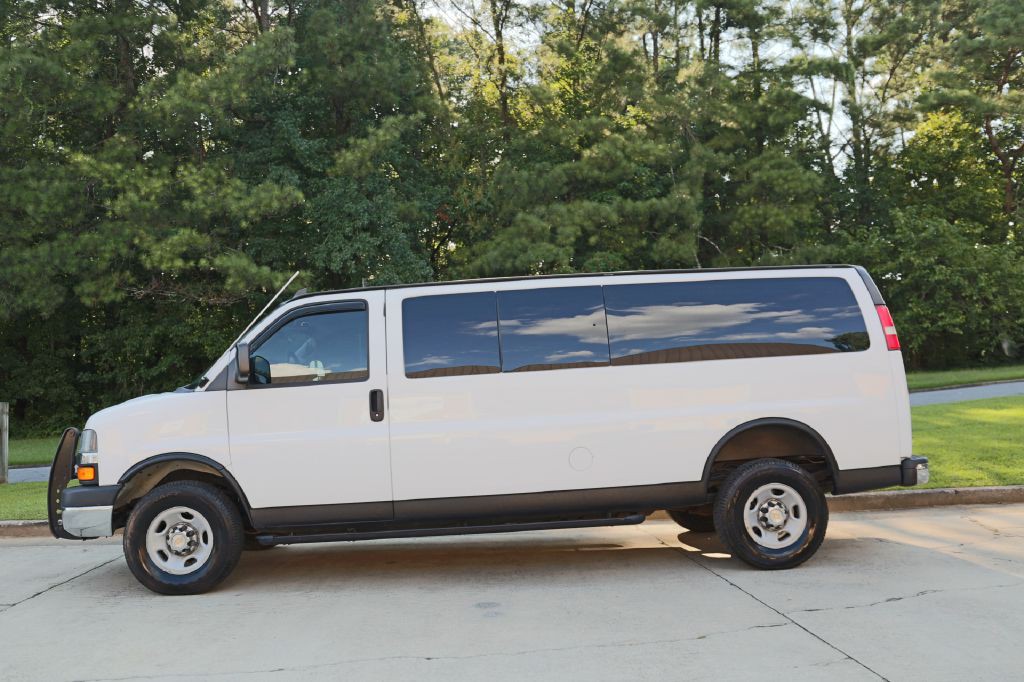 2016 Chevrolet Express Image 2