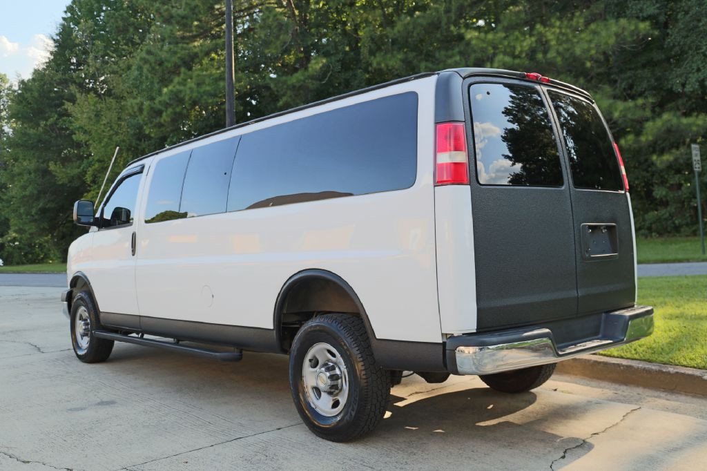 2016 Chevrolet Express Image 3