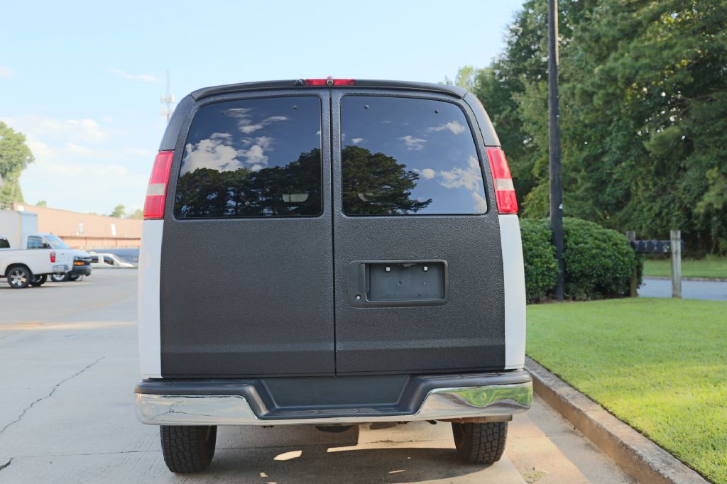 2016 Chevrolet Express Image 4