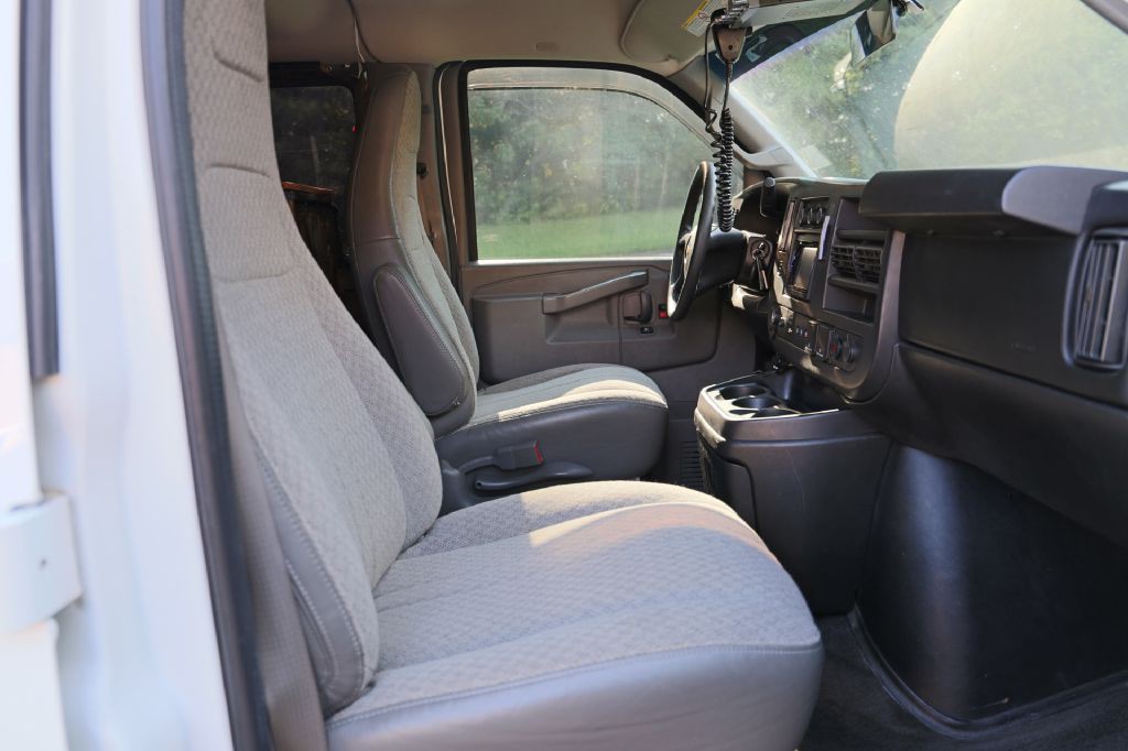2016 Chevrolet Express Image 20