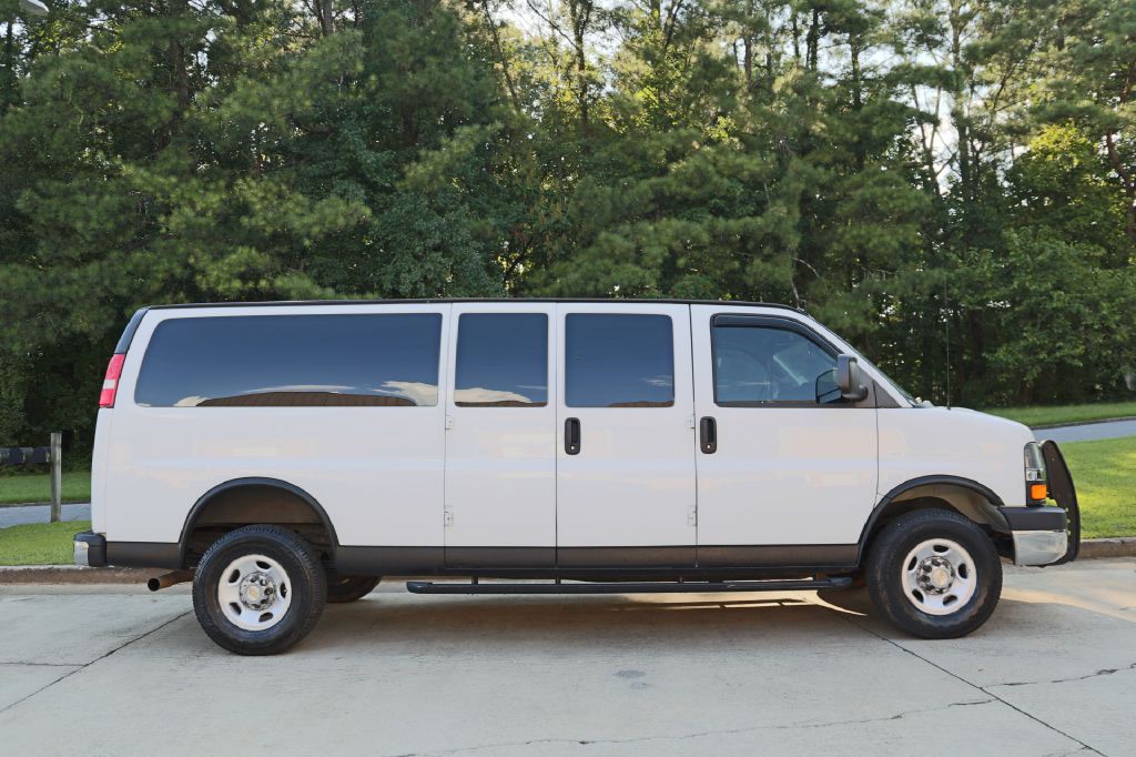 2016 Chevrolet Express Image 8