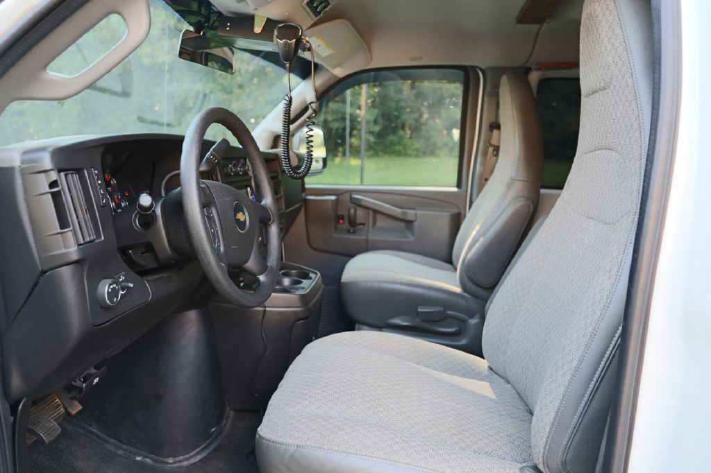 2016 Chevrolet Express Image 12