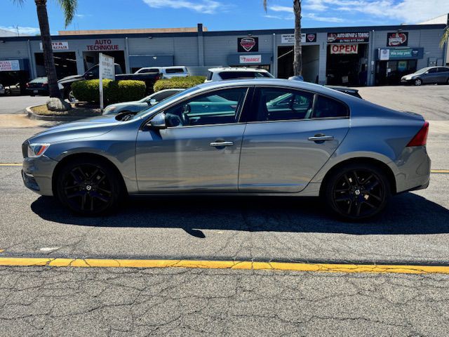 2017 Volvo S60 Image 2
