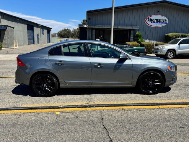 2017 Volvo S60 Image 6