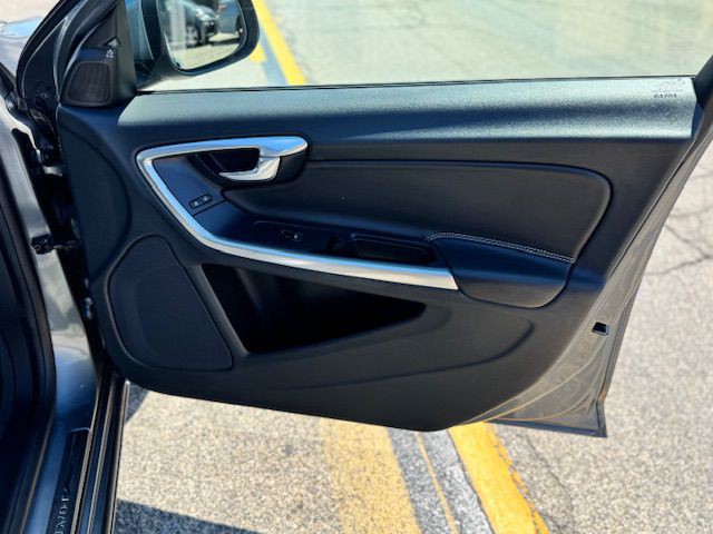 2017 Volvo S60 Image 10