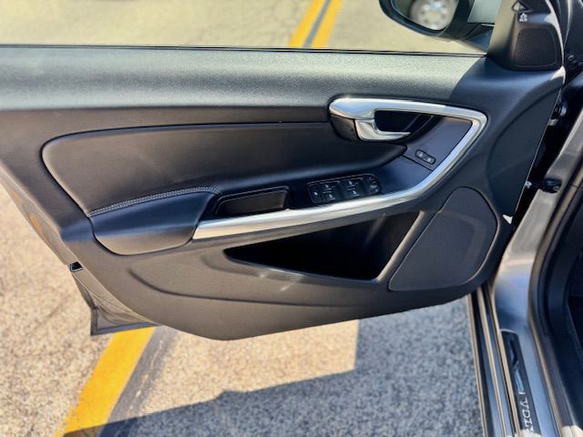 2017 Volvo S60 Image 17