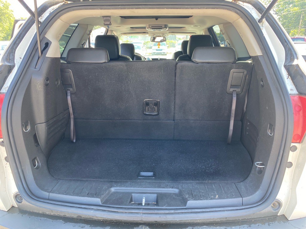 2011 Chevrolet Traverse Image 12