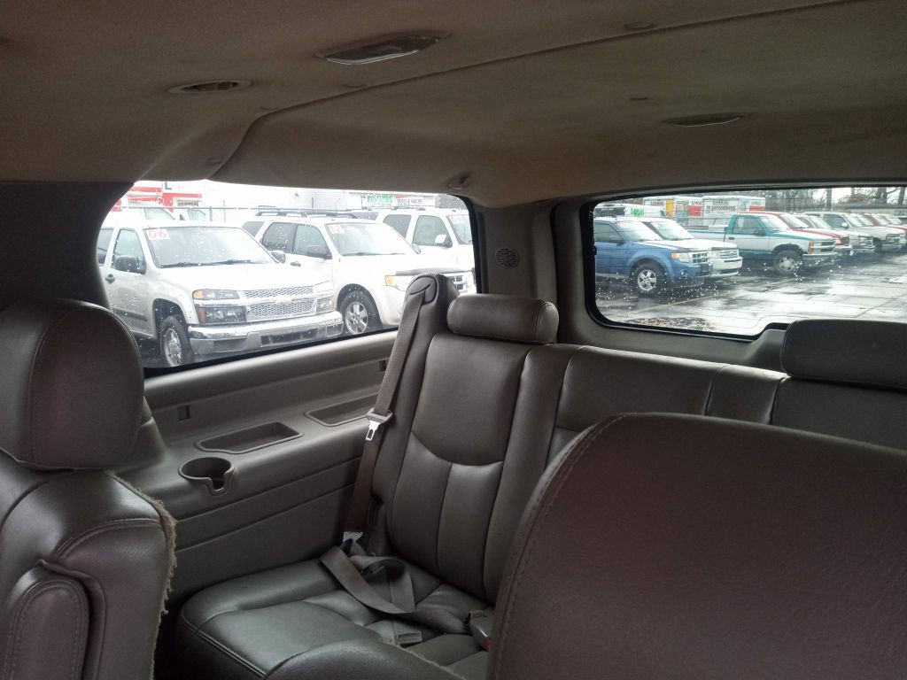 2005 Chevrolet Suburban Image 10