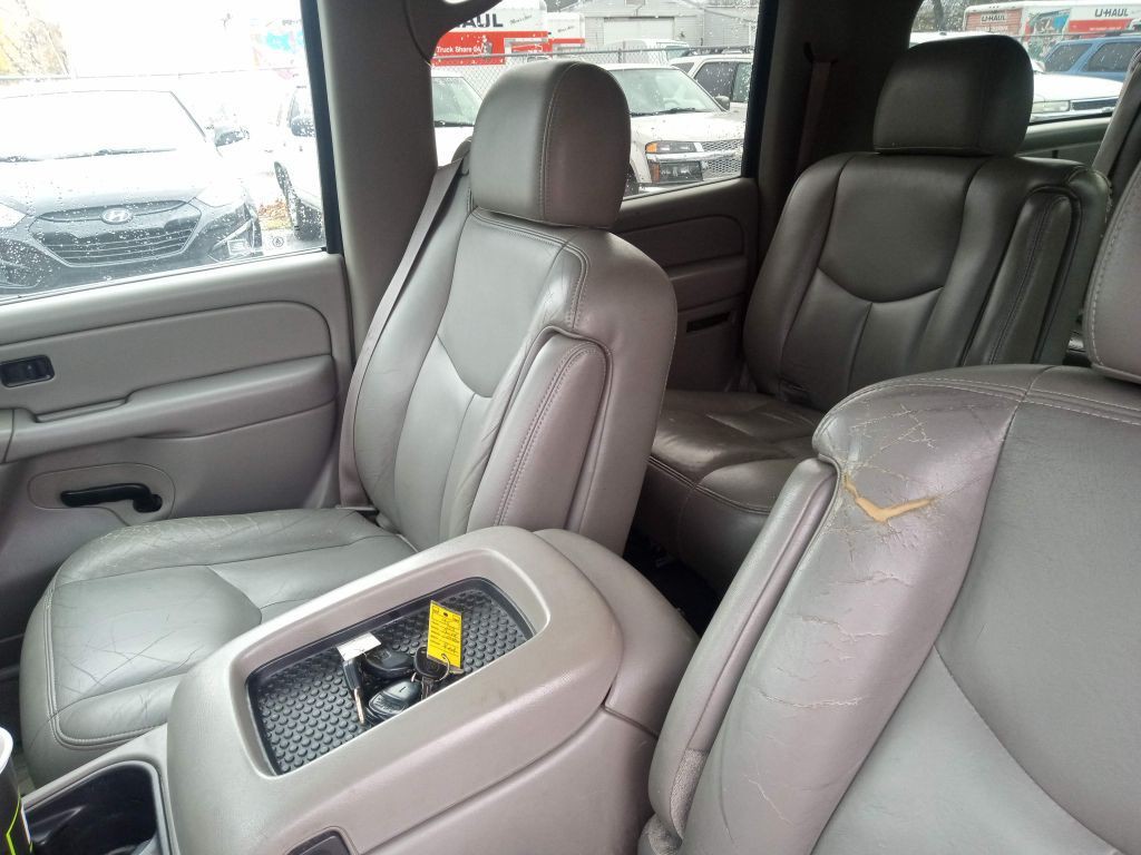 2005 Chevrolet Suburban Image 18