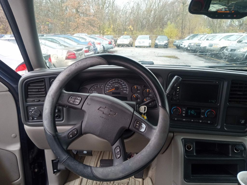 2005 Chevrolet Suburban Image 23