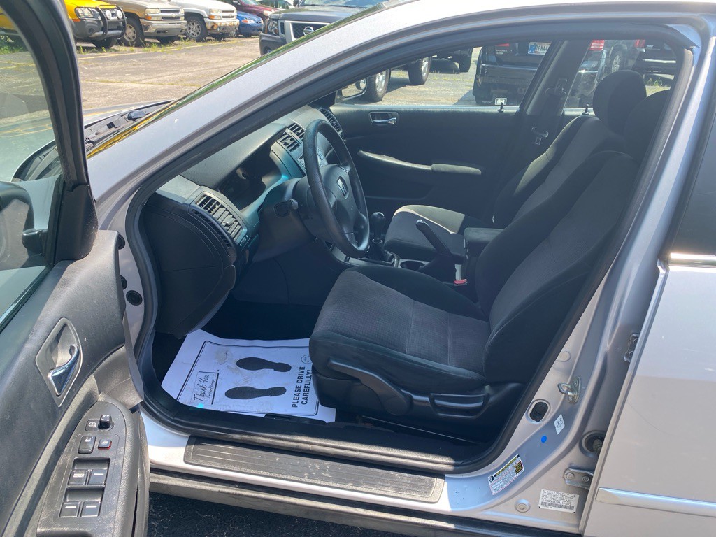 2004 Honda Accord Image 8