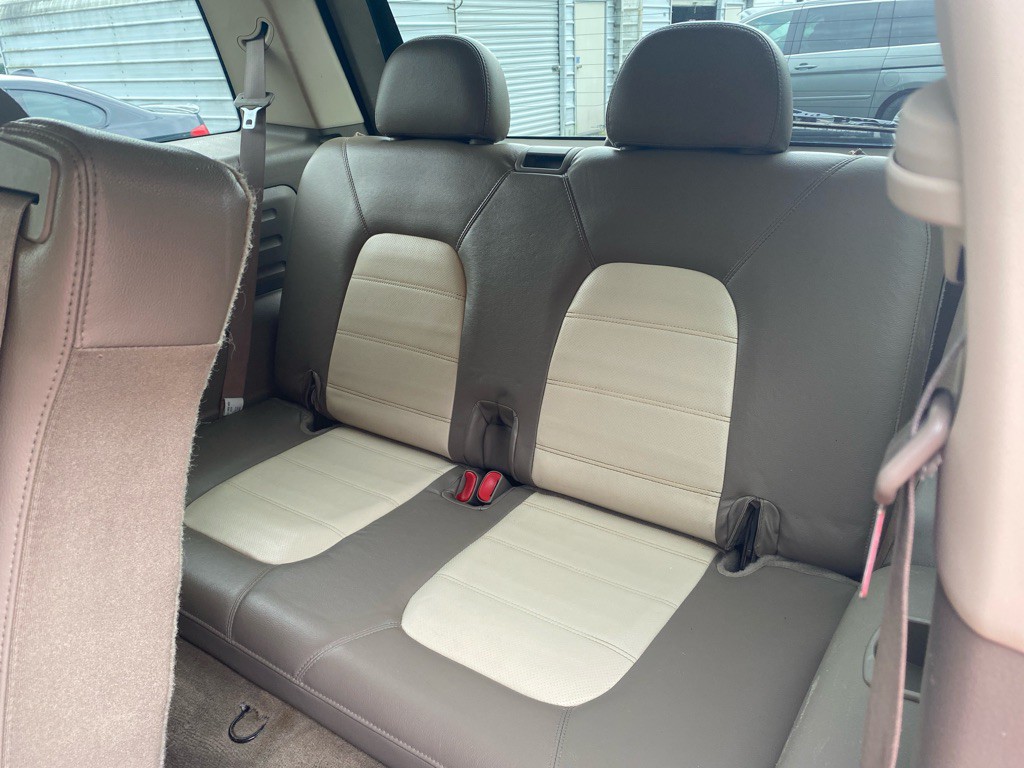 2004 Ford Explorer Image 10