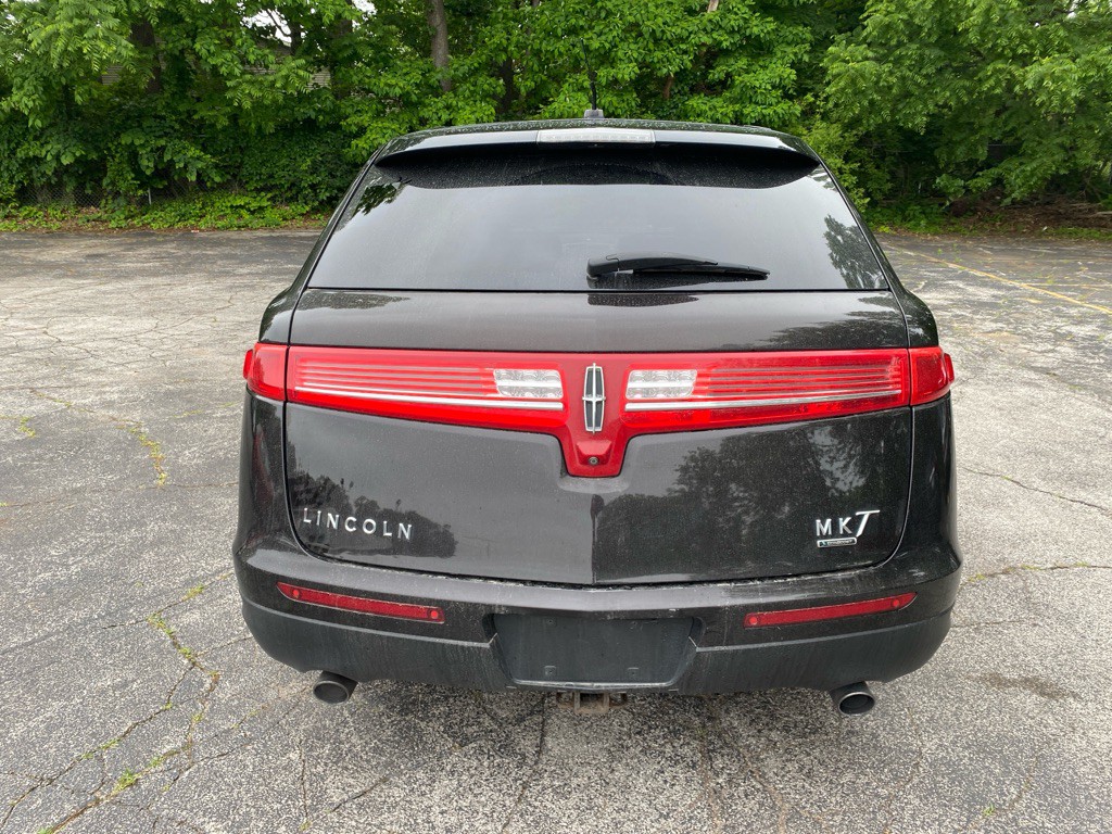 2013 Lincoln MKT Image 3