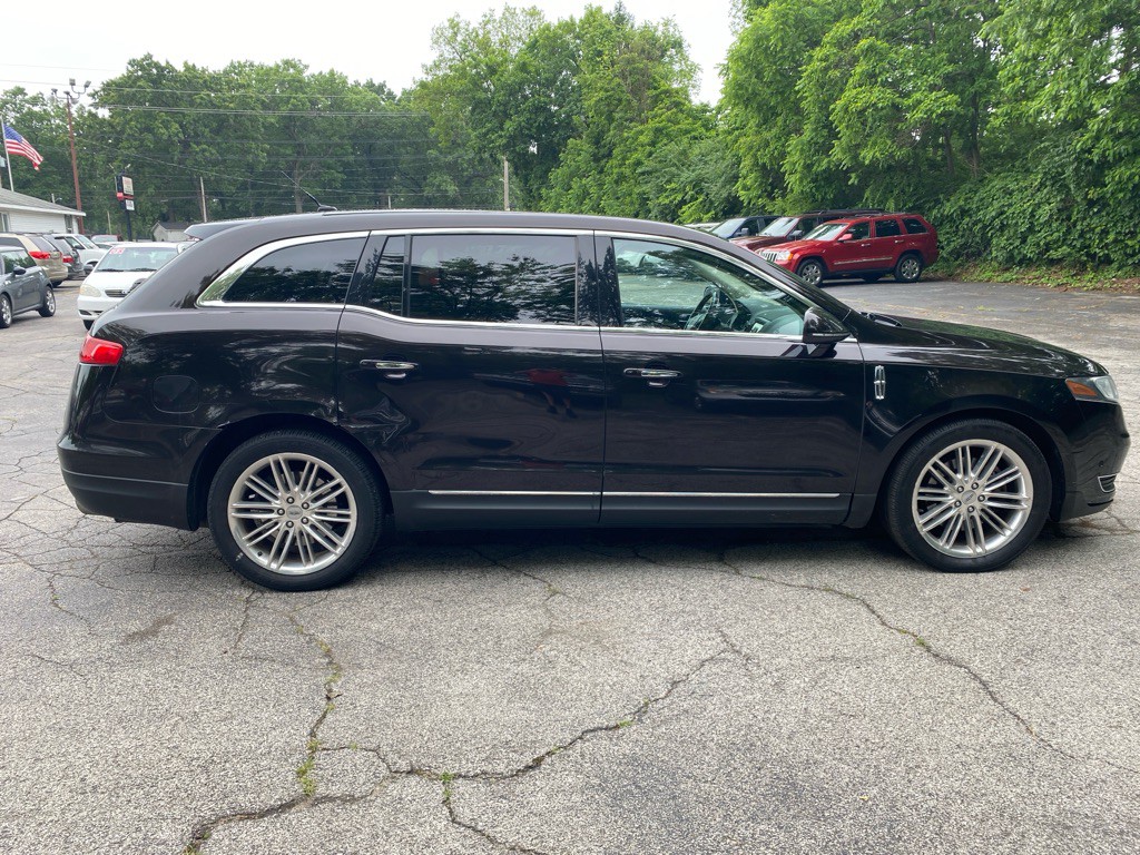 2013 Lincoln MKT Image 4