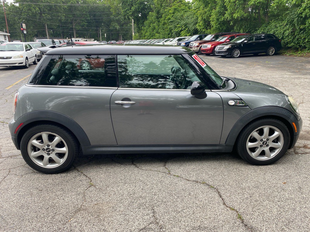 2010 MINI Cooper Image 4