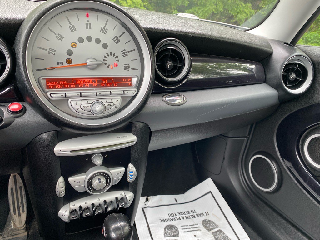 2010 MINI Cooper Image 12
