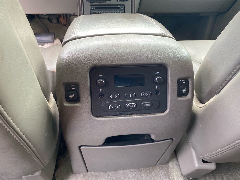 2004 GMC Yukon Image 12