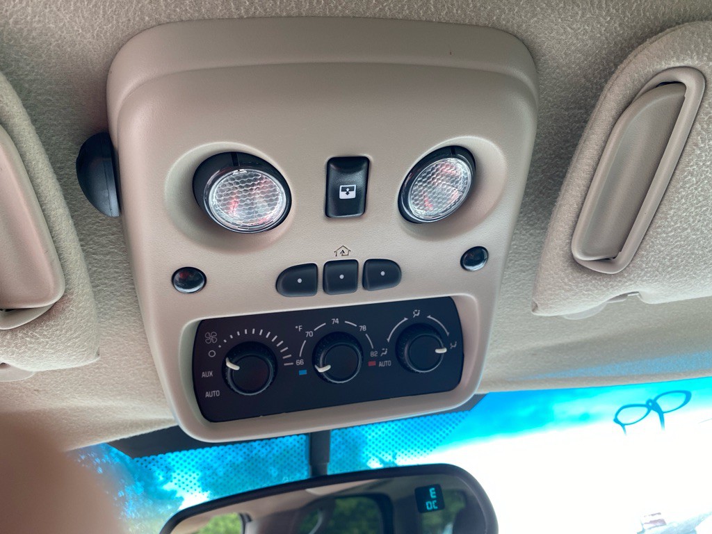 2004 GMC Yukon Image 14
