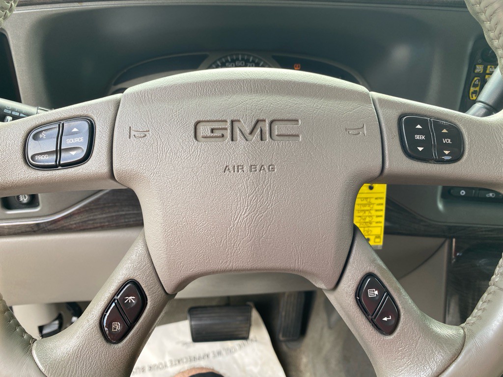 2004 GMC Yukon Image 16
