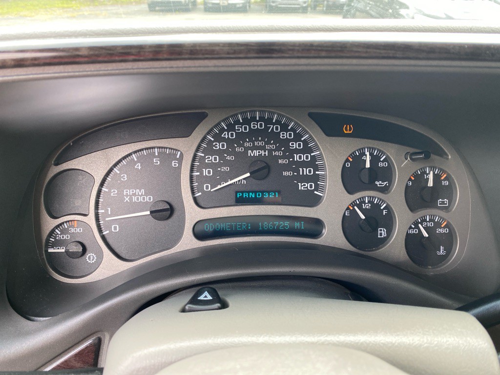 2004 GMC Yukon Image 17